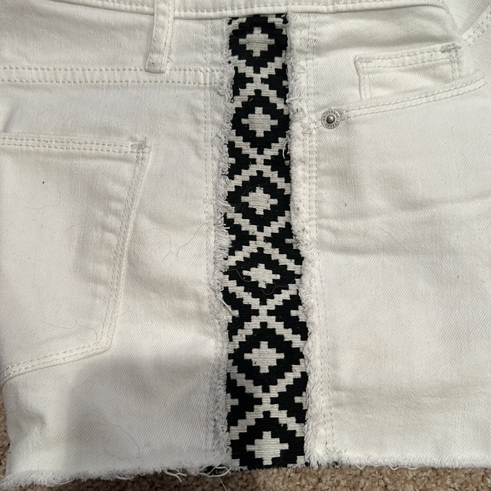 Shorts - Picture 3 of 4